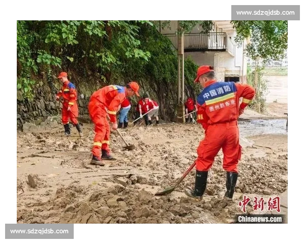 洪水中的生命托举:榕江消防员用身躯筑起 “避风港” 洪水中的生命托举:榕江消防员用身躯筑起 “避风港”